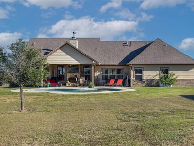 Living area at 2232 FM 975 - 5 bed 2 bath home