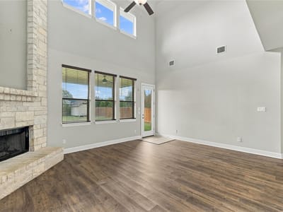 Photo 4 of 30 at 224 Oyster CRK - 5 bed 3 bath home
