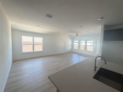 Property photo 5 at 225 Seattle Slew DR - 4 bed 2 bath home