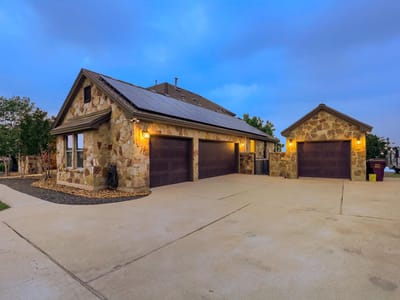Kitchen at 226 Hudson LN - 5 bed 3 bath home