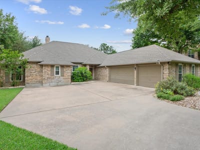 Living area at 23 Meadow RUN - 4 bed 3 bath home