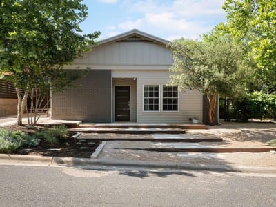 Living area at 2301 Alta Vista Ave - 4 bed 2 bath home