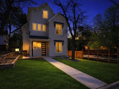Living area at 2301 E 10th ST - 4 bed 3 bath home
