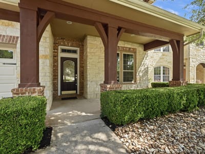 Living area at 2301 Golden Gate PARK - 4 bed 3 bath home