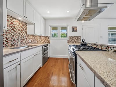 Kitchen - 2301 Lawnmont Ave Unit #8 Kitchen at 2301 Lawnmont Ave Unit #8 - 2 bed 1 bath home