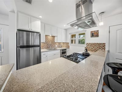 Primary bedroom - 2301 Lawnmont Ave Unit #8 Primary bedroom at 2301 Lawnmont Ave Unit #8 - 2 bed 1 bath home