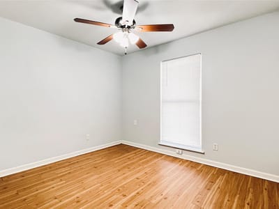 Photo 5 of 11 at 2301 Ohlen RD Unit #109 - 3 bed 2 bath home
