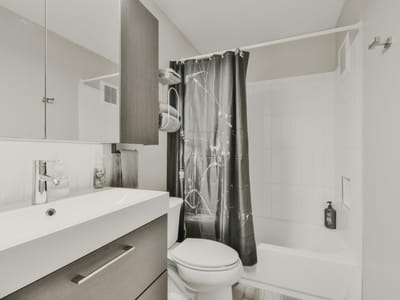 Primary bedroom - 2302 East Side Dr Unit #6 Primary bedroom at 2302 East Side Dr Unit #6 - 1 bed 1 bath home