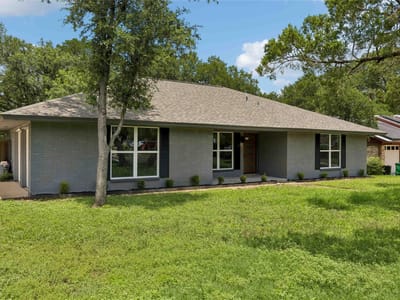 Living area at 2306 Standish DR - 3 bed 2 bath home