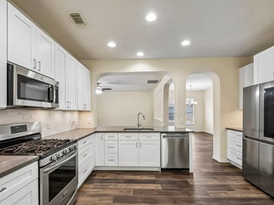 Property photo 4 at 2307 Hayfield SQ - 5 bed 3 bath home