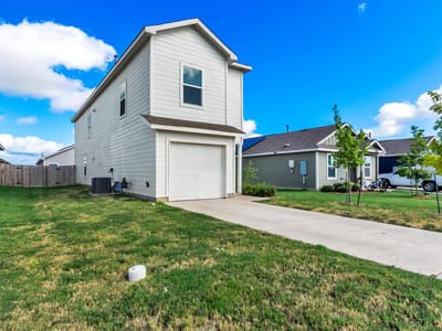 Property photo 4 at 231 Gabbro GDNS - 4 bed 2 bath home