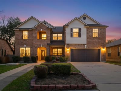Living area at 2310 Mckendrick Dr - 5 bed 3 bath home