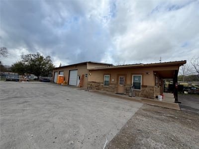 Living area at 2311 Howard Ln - Kings Village Sec 02 Pt 01, Austin, TX