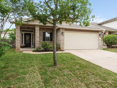 Living area at 2312 MARCUS ABRAMS Blvd - 4 bed 2 bath home