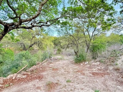 Living area at 2322 Little Beaver Trl - Apache Shores Sec 02, Austin, TX