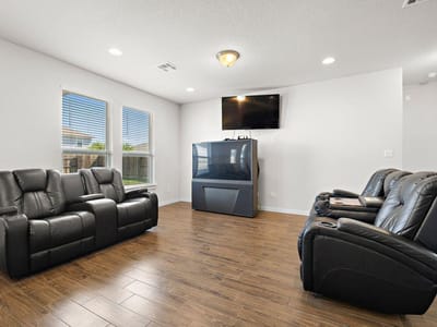 Property photo 5 at 233 Trellis BLVD - 4 bed 2 bath home