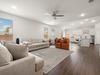 Photo 5 of 39 at 2332 Lost Woods BND - 5 bed 4 bath home