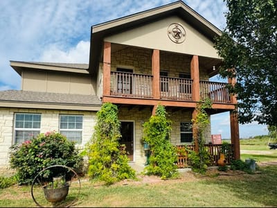 Living area at 2334 Cr 464 - 3 bed 2 bath home