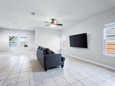 Property photo 4 at 237 Driftwood LN - 4 bed 2 bath home