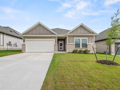 Living area at 237 Little Green TRL - 4 bed 2 bath home
