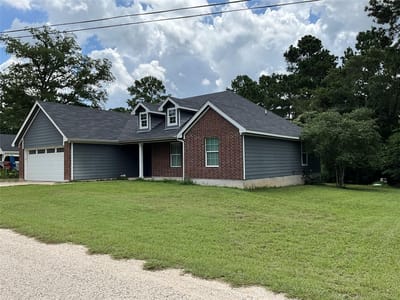 Living area at 239 Old Firetower RD - 3 bed 2 bath home