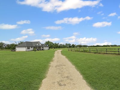 Living area at 240 Oil Field Rd - see legal, Lockhart, TX