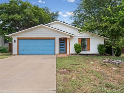 Property photo 2 at 2400 Broken Oak DR - 3 bed 2 bath home