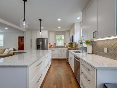 Property photo 3 at 2400 Canterbury ST - 3 bed 2 bath home