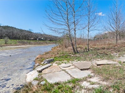 Living area at 2400 Flite Acres Rd - 2 bed 2 bath home