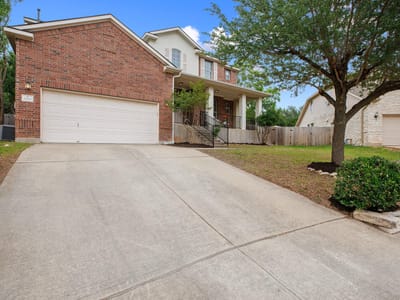 Living area at 2400 Saddle Blanket PL - 4 bed 2 bath home