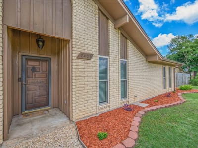 Living area at 2401 Briar Oaks DR - 3 bed 2 bath home