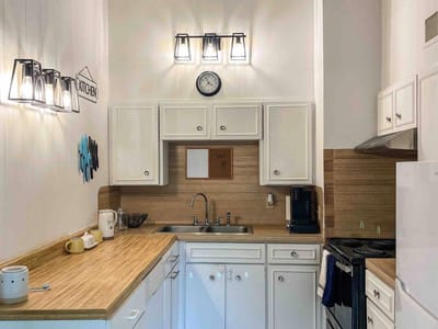 Living area at 2404 Longview St Unit #204 - 1 bed 1 bath home
