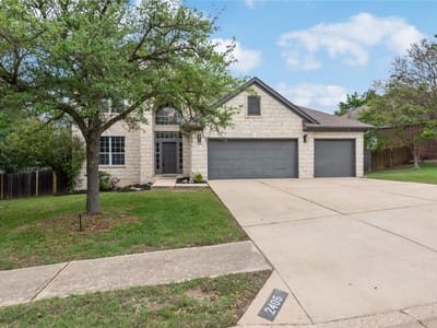 Living area at 2405 Narrow Valley Dr - 4 bed 3 bath home