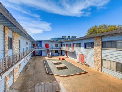 Living area at 2408 Longview St Unit #211 - 2 bed 1 bath home