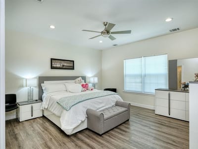 Photo 5 of 30 at 2409 Pecan ST - 3 bed 3 bath home