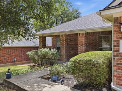 Property photo 3 at 2409 Silver Spur LN - 3 bed 2 bath home