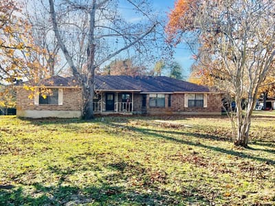 Primary bedroom at 2410 N State Highway 95 - 4 bed 3 bath home