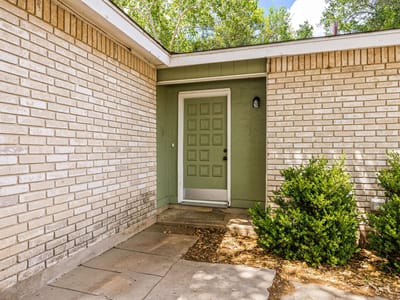 Property photo 3 at 2412 E Stassney LN - 3 bed 2 bath home