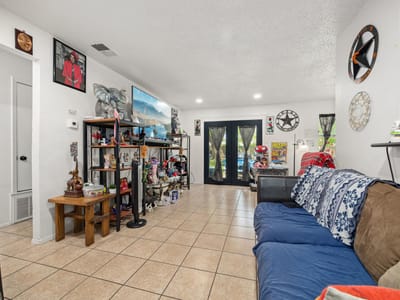 Property photo 4 at 2412 E Stassney LN - 3 bed 2 bath home