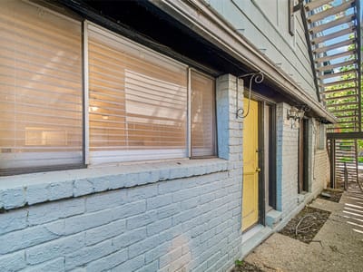 Living area at 2413 Leon ST Unit #104 - 2 bed 1 bath home