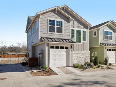 Living area at 2414 Drew Ln Unit #5 - 2 bed 2 bath home