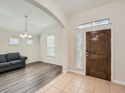 Living area at 2416 Lynx Ct - 3 bed 2 bath home