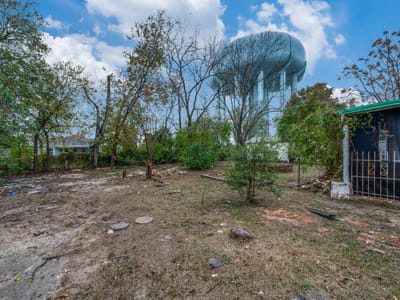 Photo 5 of 8 at 2430 Steves Ave - 3 bed 1 bath home