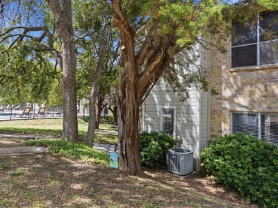 Photo 4 of 40 at 2450 Wickersham LN Unit #1001 - 2 bed 2 bath home