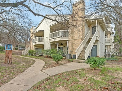 Living area at 2450 Wickersham Ln Unit #710 - 1 bed 1 bath home