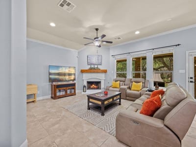Property photo 5 at 246 Southern Sunset CV - 4 bed 3 bath home