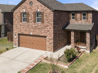 Living area at 2471 Sunrise Rd Unit #2 - 4 bed 2 bath home