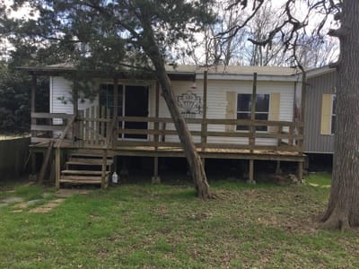 Living area at 250  Rolling Oaks Dr - 3 bed 2 bath home