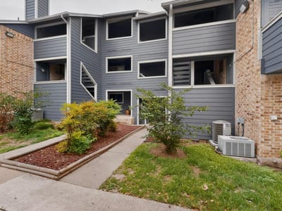 Property photo 2 at 2500 Burleson RD Unit #506 - 1 bed 1 bath home