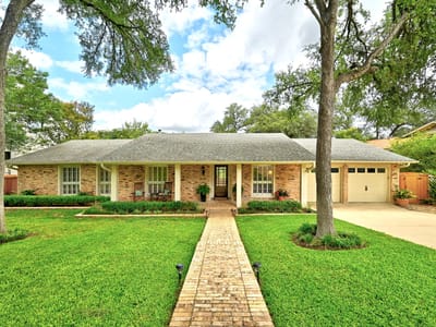 Living area at 2500 Forest Bend DR - 3 bed 2 bath home